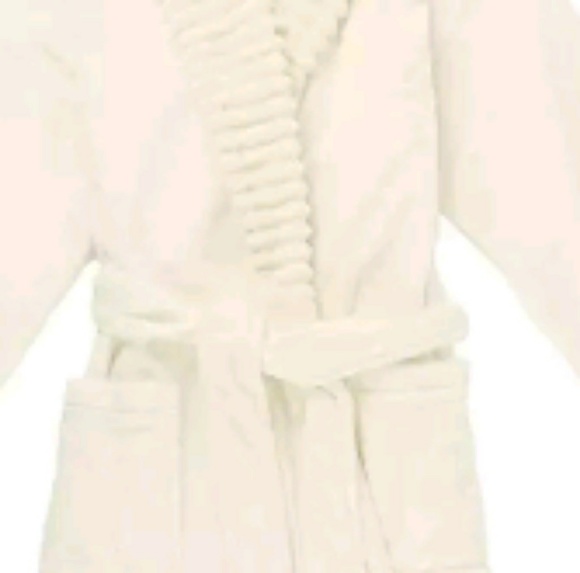 Robe - Picture 5 of 7